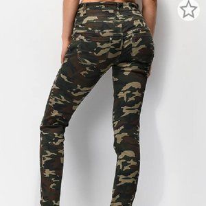 Almost Famous Always Fabulous size 13 Camo Pants *NWOT* 5 Pocket Slim Stretch